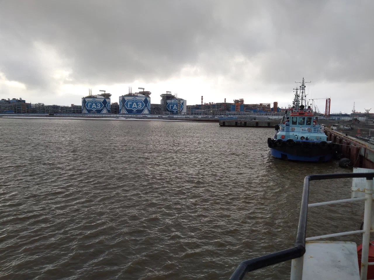 Infrastructure portuaire et énergétique dans l'Arctique russe, terminal GNL sous la neige